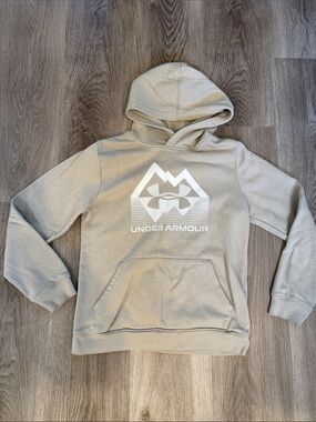 Under Armour Boys Cream Pullover Hoodie with Logo Medium